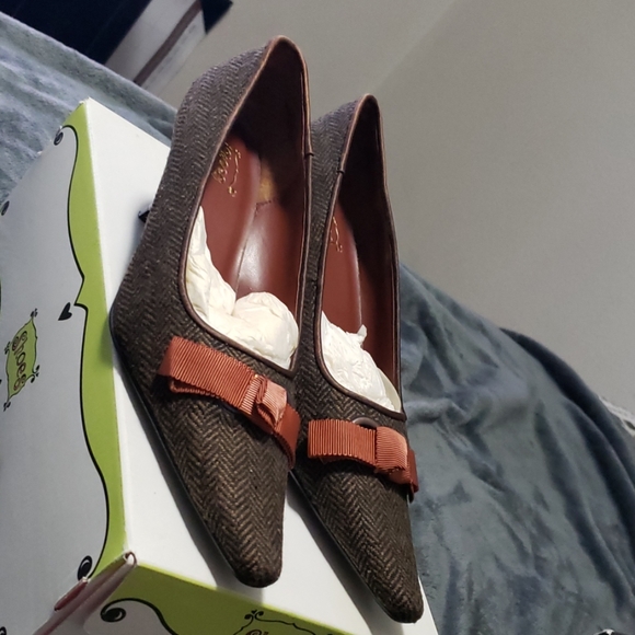 Short Heels - Picture 6 of 7